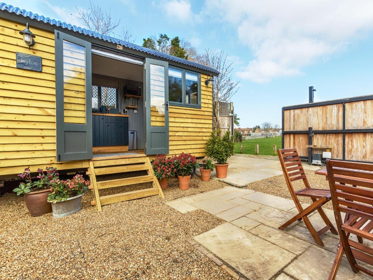 فيلا Pass The Keys Whitstable Shepherds Hut Minutes From The Harbour المظهر الخارجي الصورة