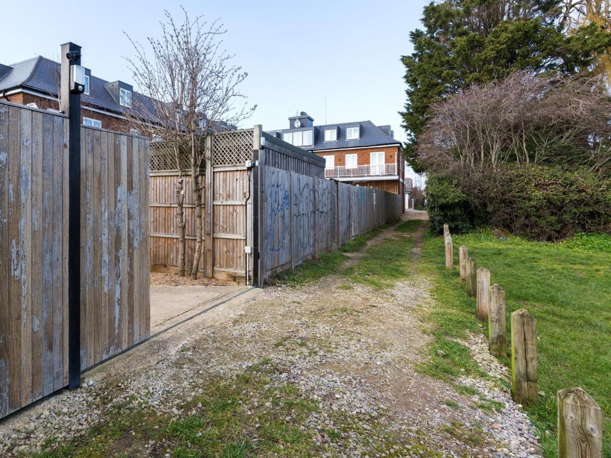 فيلا Pass The Keys Whitstable Shepherds Hut Minutes From The Harbour المظهر الخارجي الصورة